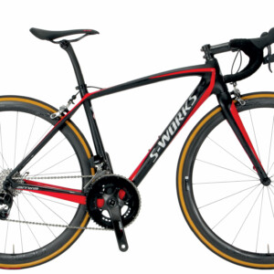 With a wireless groupset, the Amira stands out with its minimal cables and sleek design.