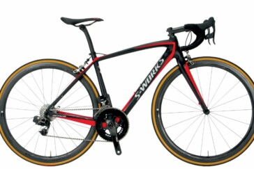 With a wireless groupset, the Amira stands out with its minimal cables and sleek design.