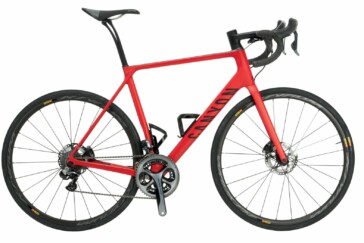 The frame is sturdy around the bottom bracket, but not massively oversized.