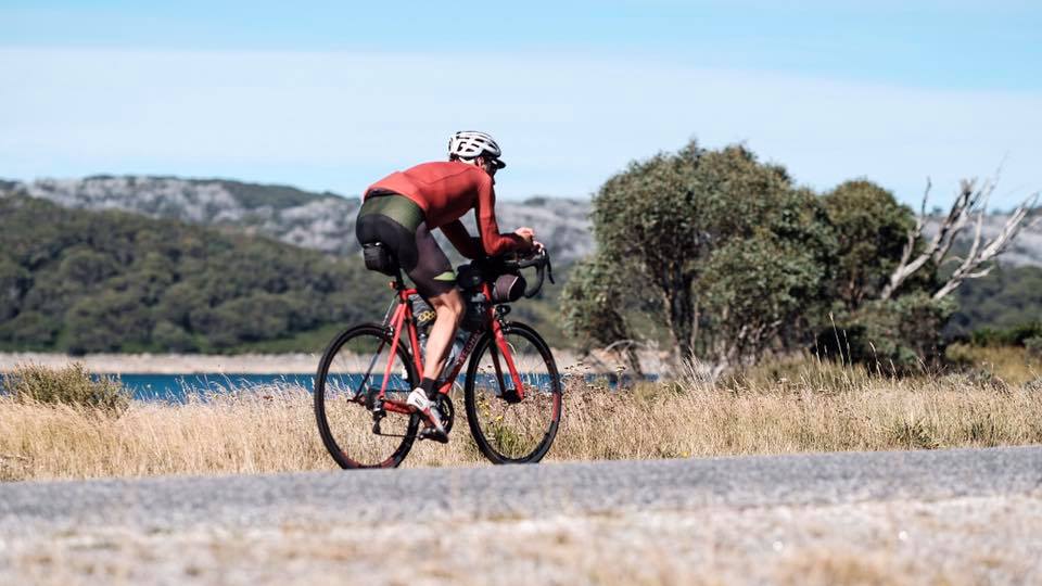 Despite a crash on Wednesday and inflamed knee, 18yo Lochie Kavanagh has covered almost 2500km and is powering on. Image: Instagram.