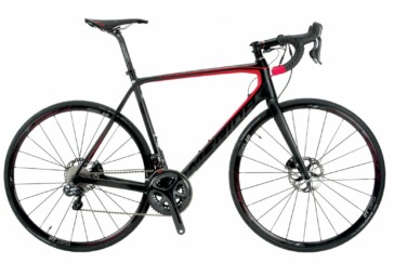 The Prologo saddle sits atop an easily adjustable seat post, for dialling in optimal position.