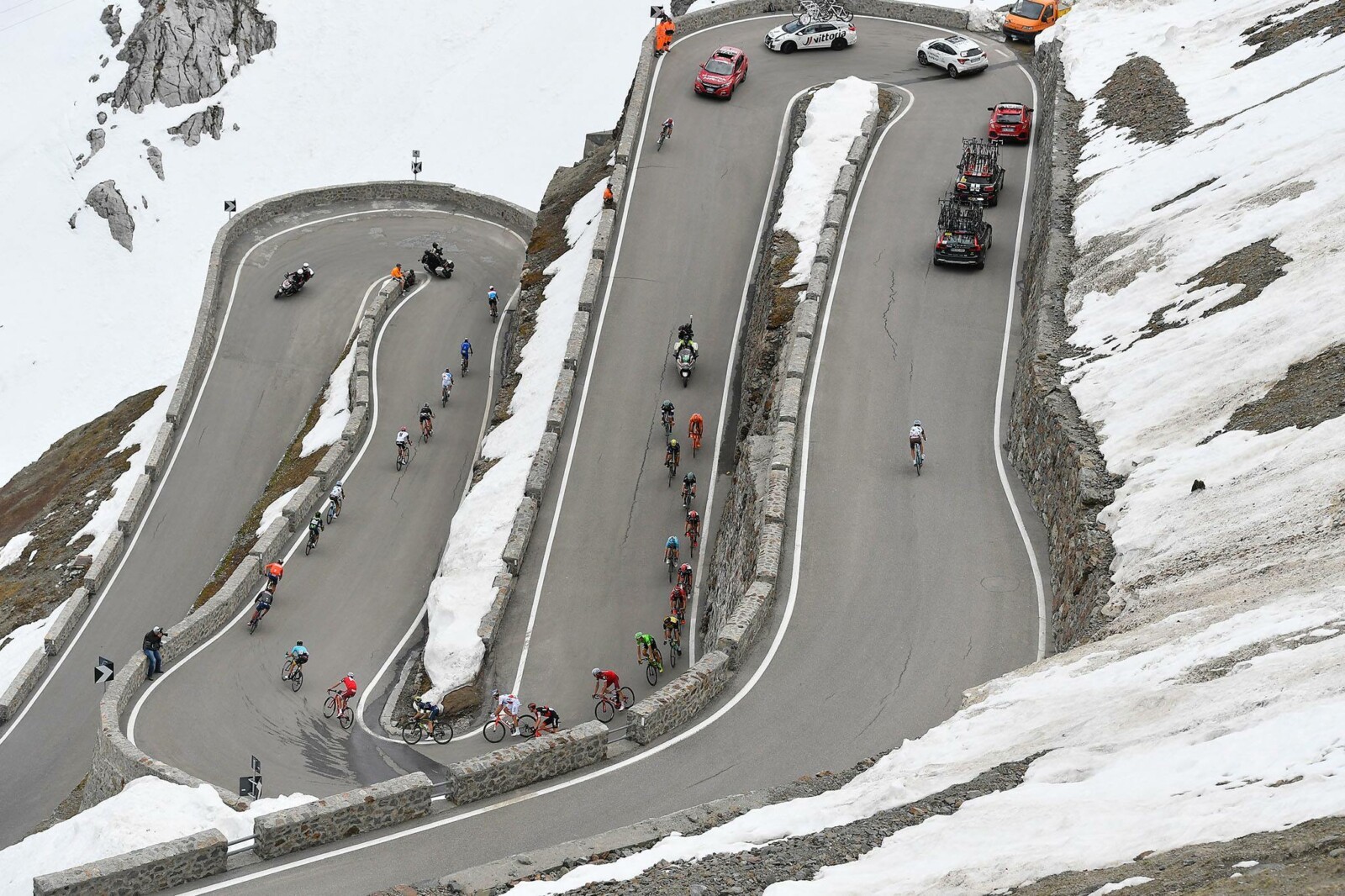 2016 Giro winner Vincenzo Nibali attacks Nairo Quintana prior to his ultimate stage win. Image: Giro d'Italia.