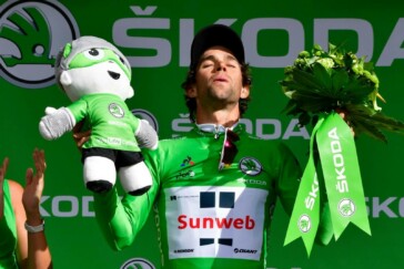 French President Emmanuel Macron Was at the Tour de France for Stage 17, here he meets 3-time winner Chris Froome. Image: Sirotti.