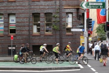 A commuter cyclist navigates the streets of Sydney. Image: Bicycle NSW.