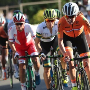 Katrin Garfooot behind ultimate race winner and new women's World Champion Chantal Blaak. Image courtesy of UCI.