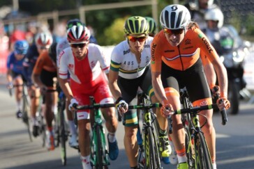 Katrin Garfooot behind ultimate race winner and new women's World Champion Chantal Blaak. Image courtesy of UCI.