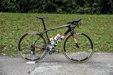 While some riders opted to change bikes for the final 3km climb, Dumoulin completed the course on his Giant Trinity TT bike. Image: Team Sunweb.