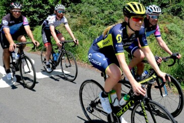 Orica-Scott riders Gracie Elvin & Rachel Neylan with John Aiken before the Cromehurst ride.