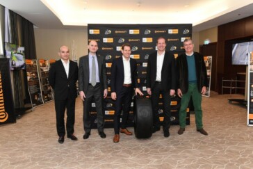 Commuter cyclists on one of the designated bike lanes in the Sydney CBD. Image: Sydney Cycleways