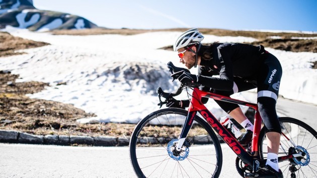 The new Cervelo S3 Disc will be available in either black and white or red and black paint schemes. Image: Cervelo.