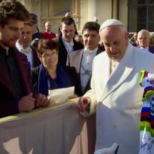 After giving Pope Francis a signed Rainbow Jersey, Sagan offered the 81yo a Specialized bike.