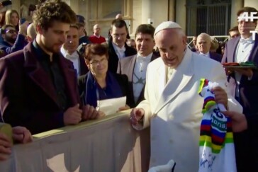 After giving Pope Francis a signed Rainbow Jersey, Sagan offered the 81yo a Specialized bike.