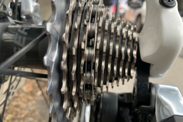 Co-compare and world cycling legend Phil Liggett at the 2018 Tour Down Under teams presentation. Image: Siriotti.