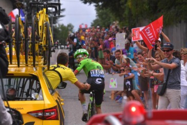 Mavic's UST system was on display at the 2018 Santos Tour Down Under - watch our video to see a demonstration of the tubeless technology.