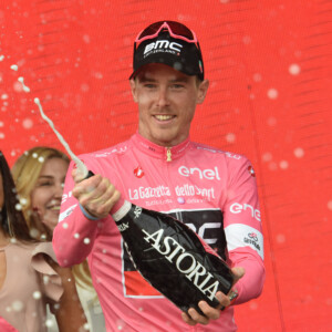 Chris Froome of Team Sky in the red leader's jersey at la Vuelta. Image: Sirotti