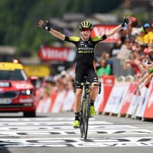 Crowd favourite Dan Martin of UAE Emirates makes his way up Alp d'Huez. Image: Sirotti.