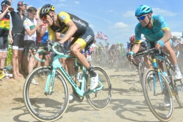 Riders had to rinse pepper spray from their eyes. Image Bob McPartland / Eurosport.