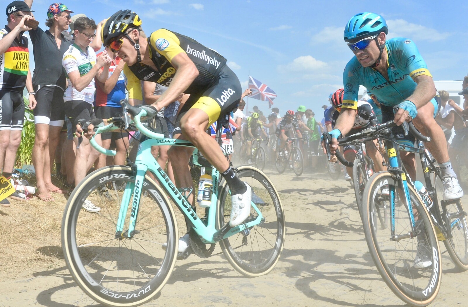 Riders had to rinse pepper spray from their eyes. Image Bob McPartland / Eurosport.