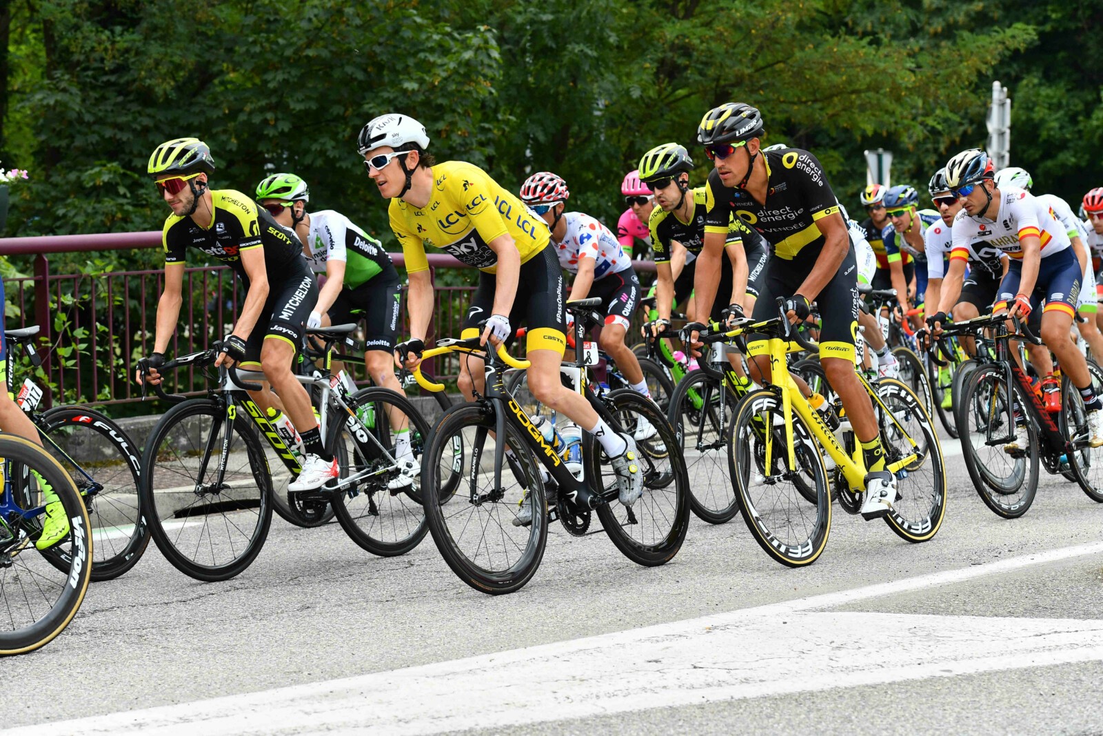 Riders had to rinse pepper spray from their eyes. Image Bob McPartland / Eurosport.