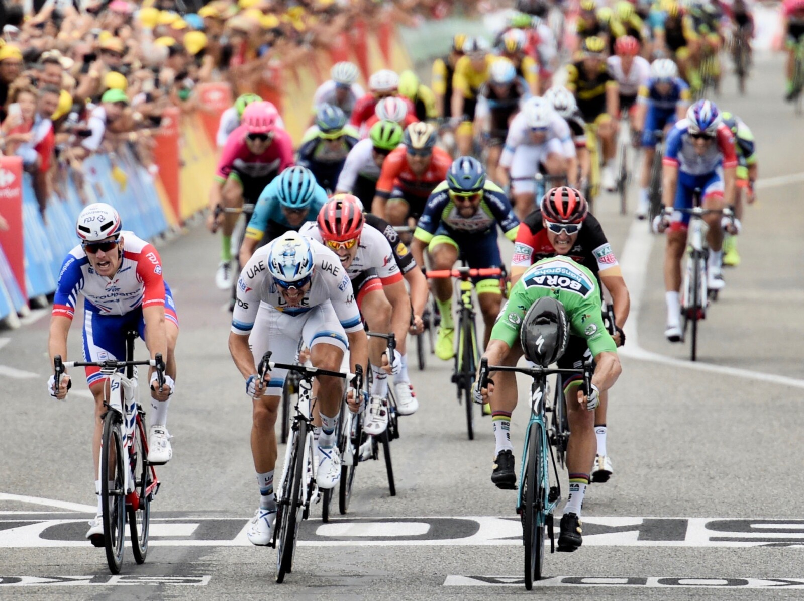 Crowd favourite Dan Martin of UAE Emirates makes his way up Alp d'Huez. Image: Sirotti.