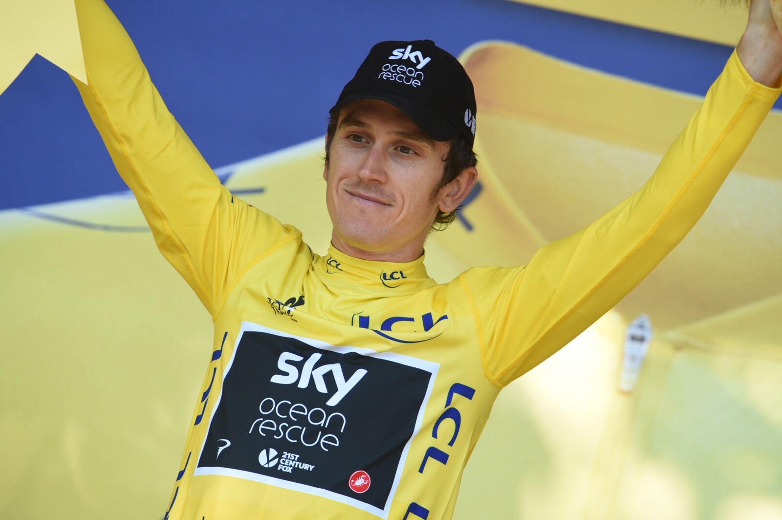 Crowd favourite Dan Martin of UAE Emirates makes his way up Alp d'Huez. Image: Sirotti.