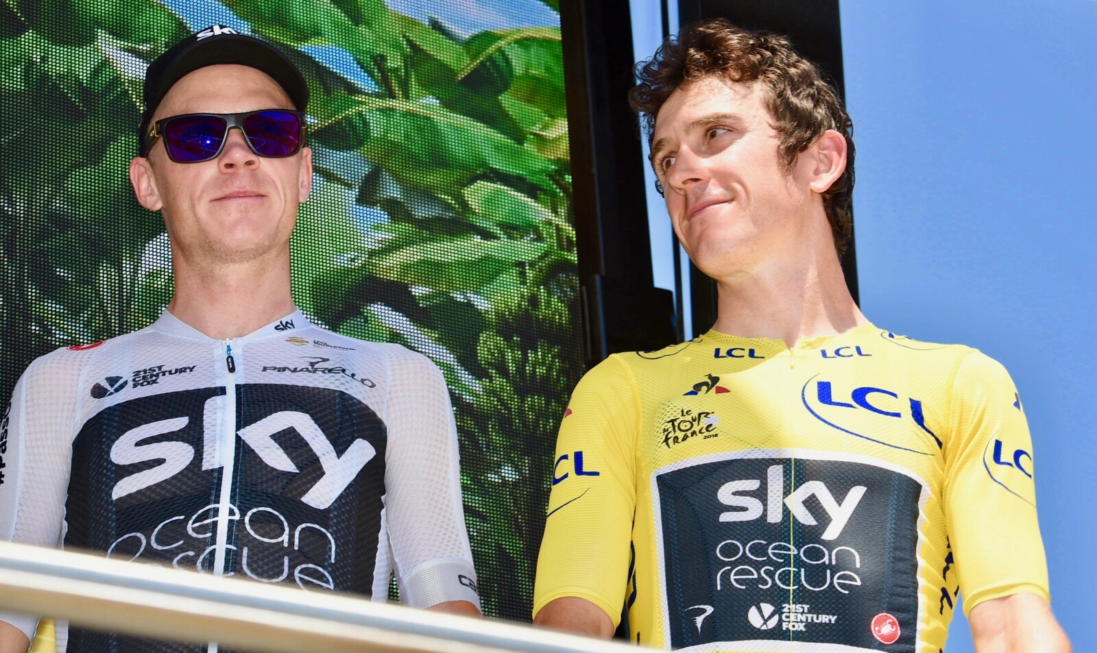 Riders had to rinse pepper spray from their eyes. Image Bob McPartland / Eurosport.