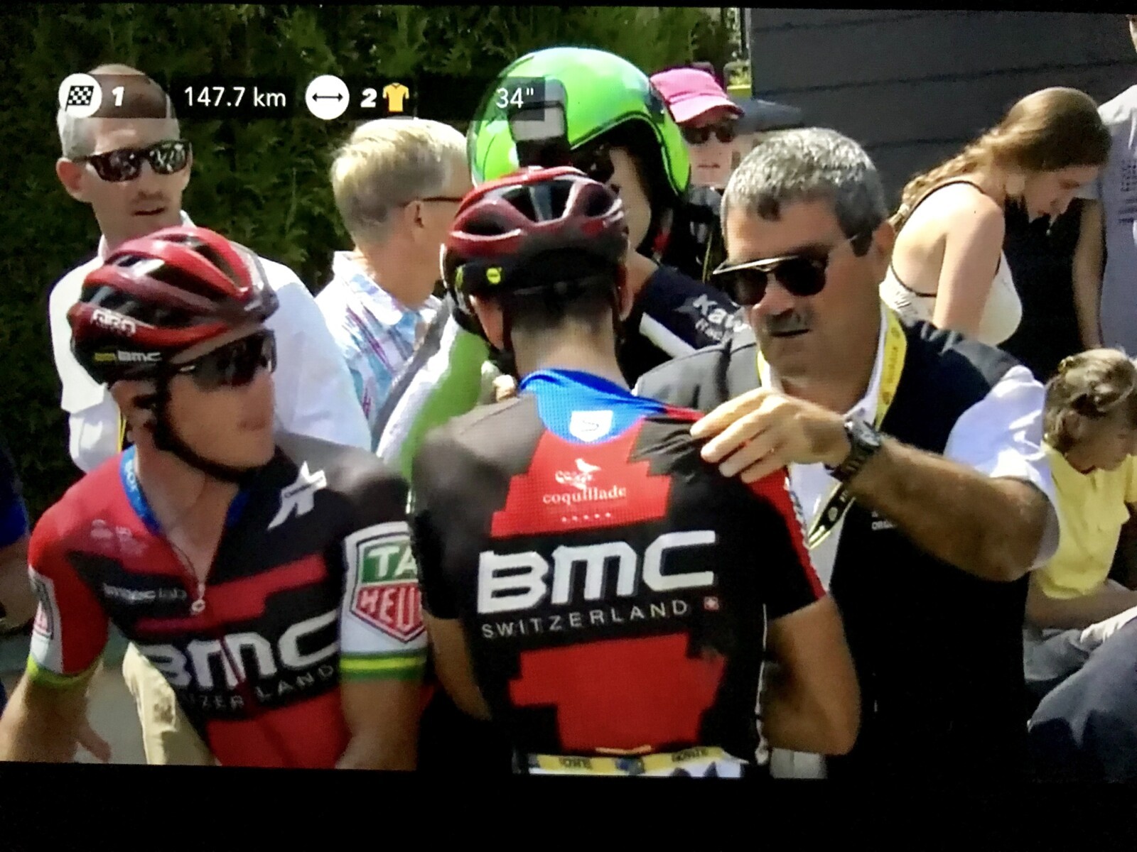 Crowd favourite Dan Martin of UAE Emirates makes his way up Alp d'Huez. Image: Sirotti.