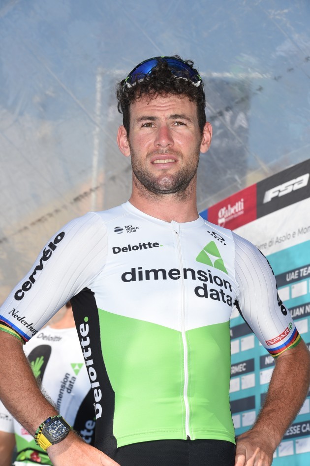 The Manx Missile: Mark Cavendish Extends With Dimension Data ...