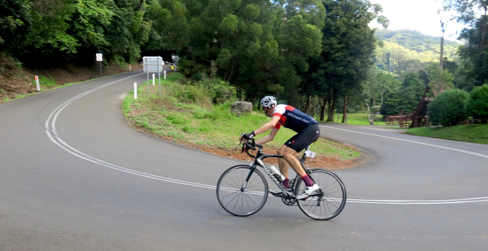 The corners offer all but a brief reprieve from the pain during the challenging Jamberoo Pass climb. Image: Nat Bromhead.