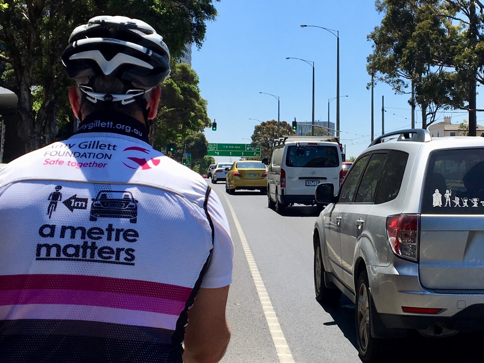 Not only do Ride for a reason participants raise critically-needed funds for charity, they also have a lot of fun doing it. Here's one of the riders with charity ambassador Patrick Jonker.