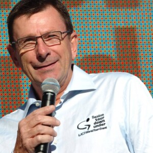 Paul Sherwen with SBS commentator & presenter Michael Tomolaris. Image: Twitter.