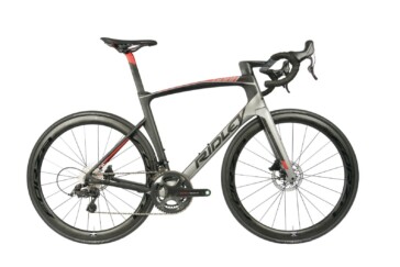 Paul Sherwen with SBS commentator & presenter Michael Tomolaris. Image: Twitter.