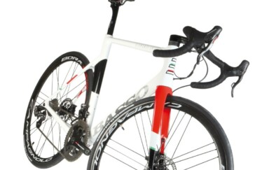 Theres room behind that 86mm bb for some nice 28mm rubber.