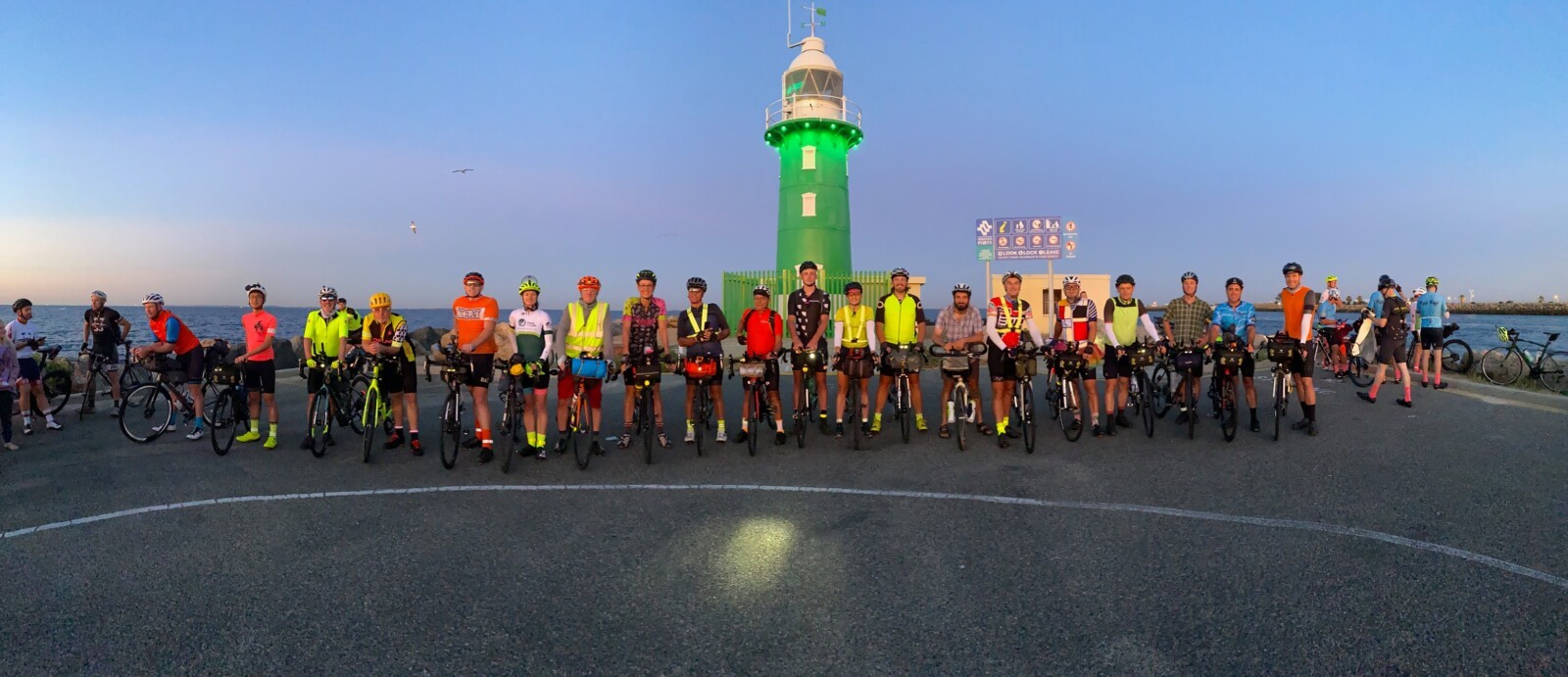 Nikolas Maes, the Ettix-Quick Step rider pictured falling during the pile up where Mitch Docker (ORICA) suffered severe facial injuries. Ventoso argues that Maes suffered the deep gash on his knee after coming into contact with a disc brake during this crash. But there are no disc brake equipped bikes in the vicinity according to this image that Mat Brett of Road.cc captured.