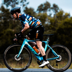 The latest XC40 from Volvo, with Orbea’s 2021 Orca securely mounted to the roof top carriers.