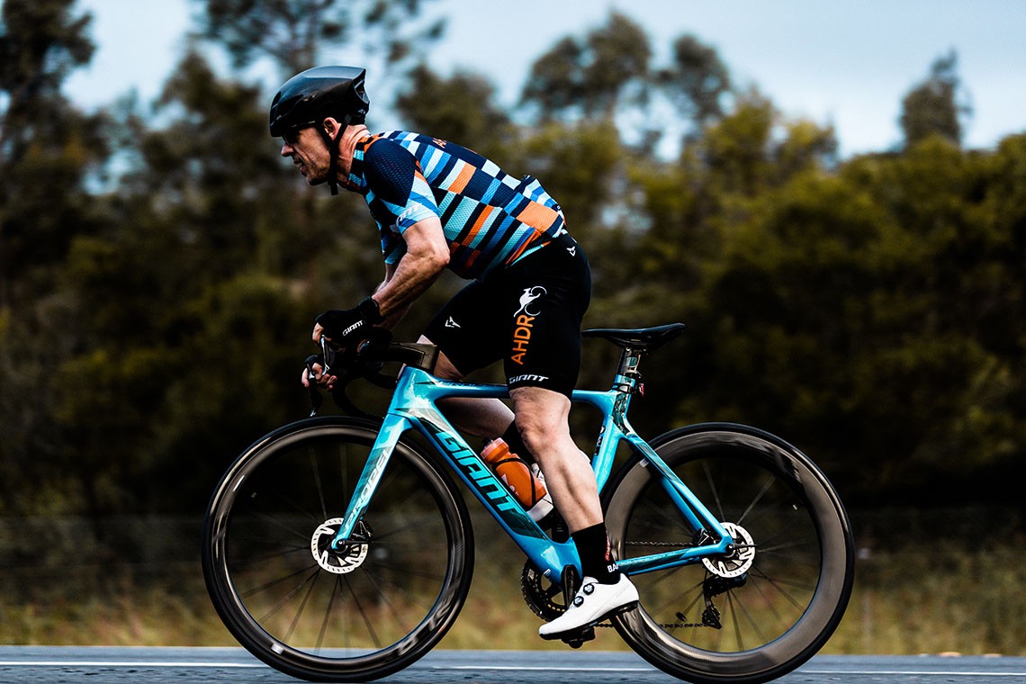 The latest XC40 from Volvo, with Orbea’s 2021 Orca securely mounted to the roof top carriers.