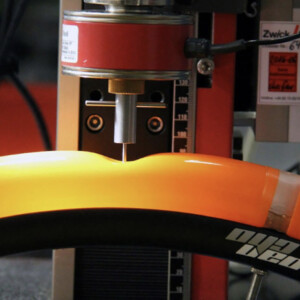 The latest XC40 from Volvo, with Orbea’s 2021 Orca securely mounted to the roof top carriers.