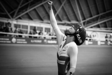 The latest XC40 from Volvo, with Orbea’s 2021 Orca securely mounted to the roof top carriers.