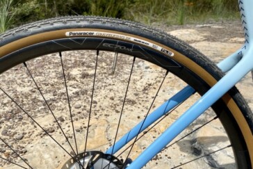 The EC70AX fitted with Panaracer’s impressive GravelKing in 38mm.