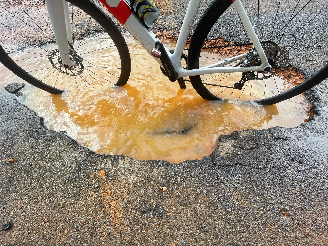 Pothole Warning After Wet Weather + How To Bunnyhop Like A Pro ...